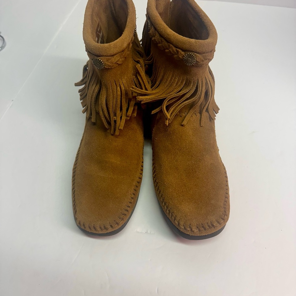 Minnetonka Tan Suede Footwear size 8 moccasin